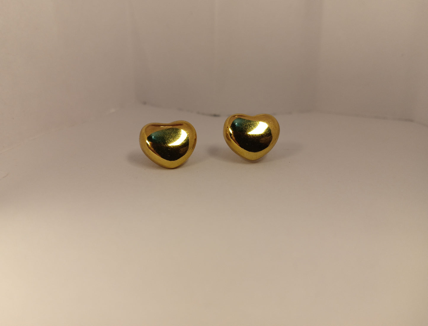 Heart-shaped gold Studs
